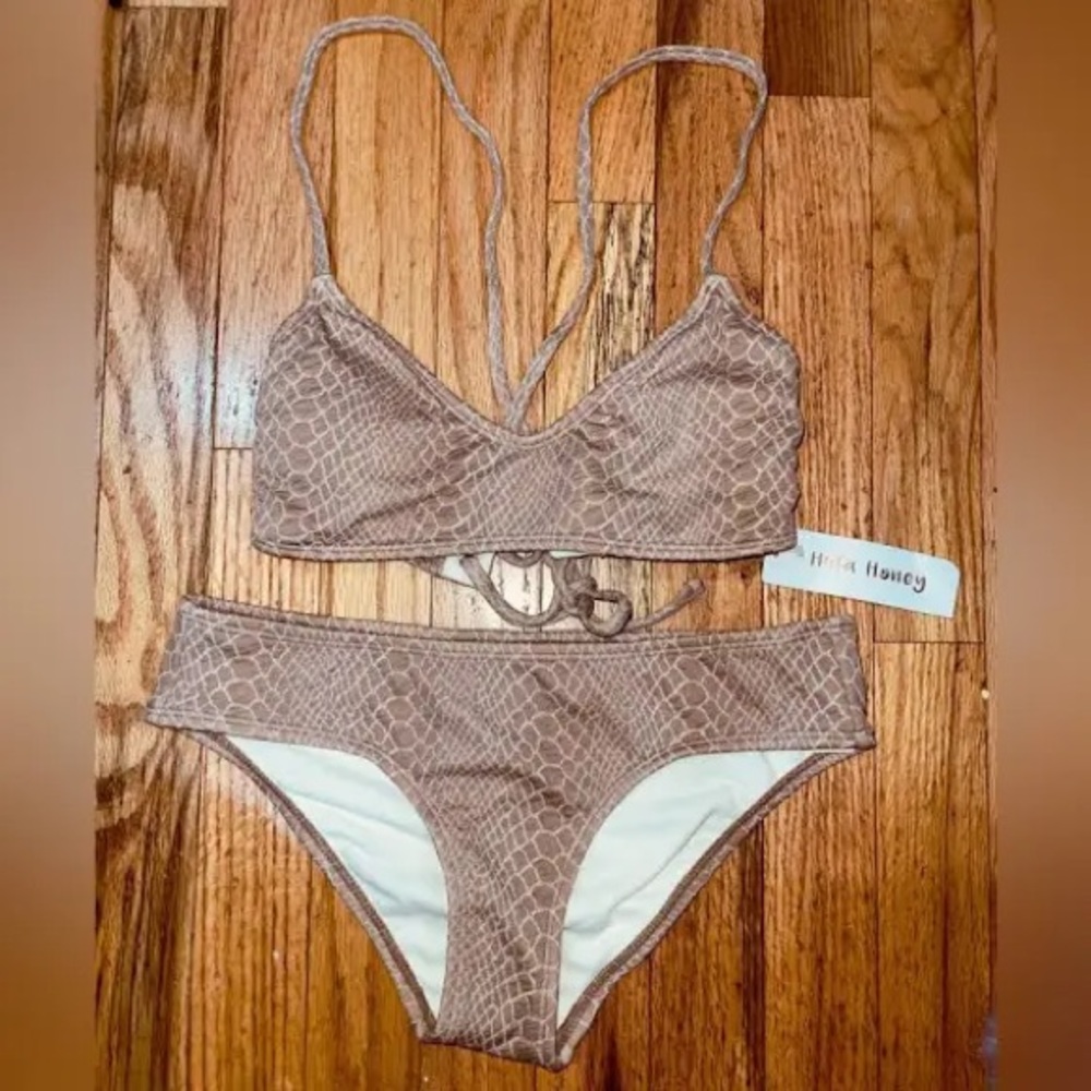 NWT size M bikini by Hula Honey
